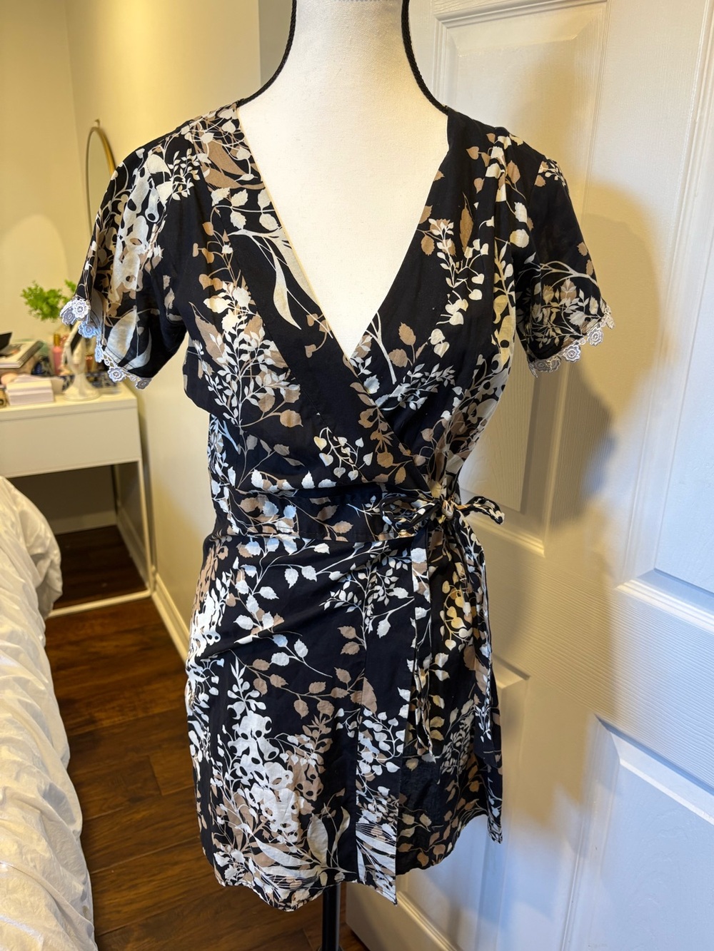 H&M Black Beige Floral Wrap Dress Size 8 Lace Trim Cottagecore